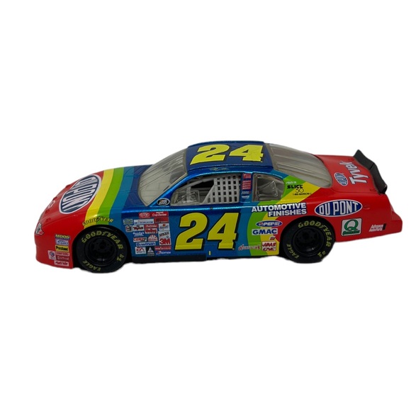 NASCAR 24 Jeff Gordon 2000 Winner’s Circle 1:24 Scale Stock Car - Picture 4 of 10